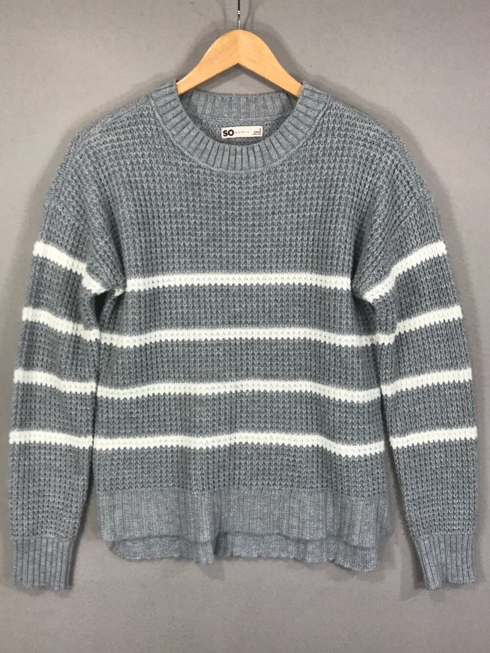 SO Sweater Womens Small Gray White Striped Waffle Knit Pullover Crew Long Sleeve